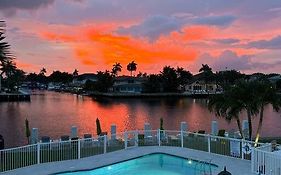 Aloha Apartments On The Intracoastal-Walk To The Beach